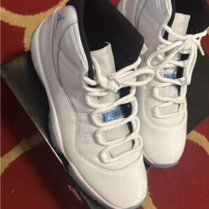 Jordan Air Retro 11 - White and Black